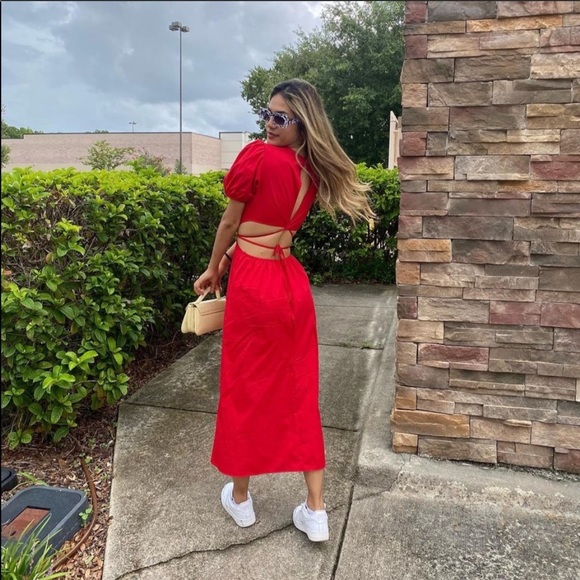 Zara Dresses & Skirts - Zara Red Short Puff Sleeve Open back Midi Dress